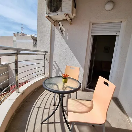 Near Center Port 公寓