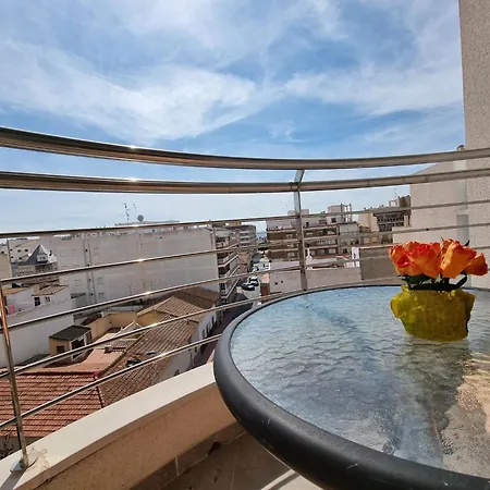 Near Center Port شقة *